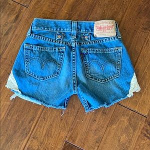Ladies Levi shorts